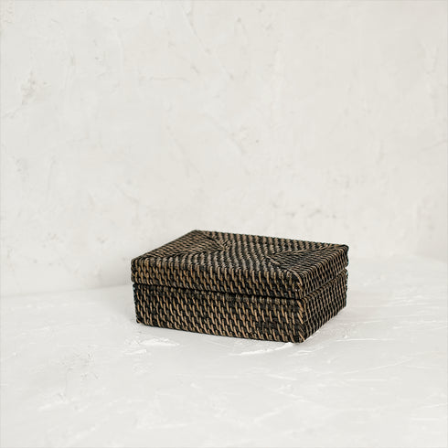 Small wicker basket with lid with 5 available colours - Coastal Villa Homeware